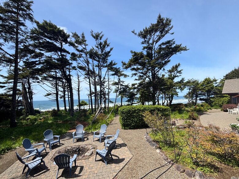 Cliffside Elegance on the Pacific - Pacific Beach, Washington