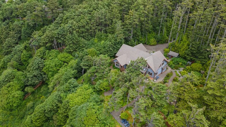Cliffside Elegance on the Pacific - Pacific Beach, Washington