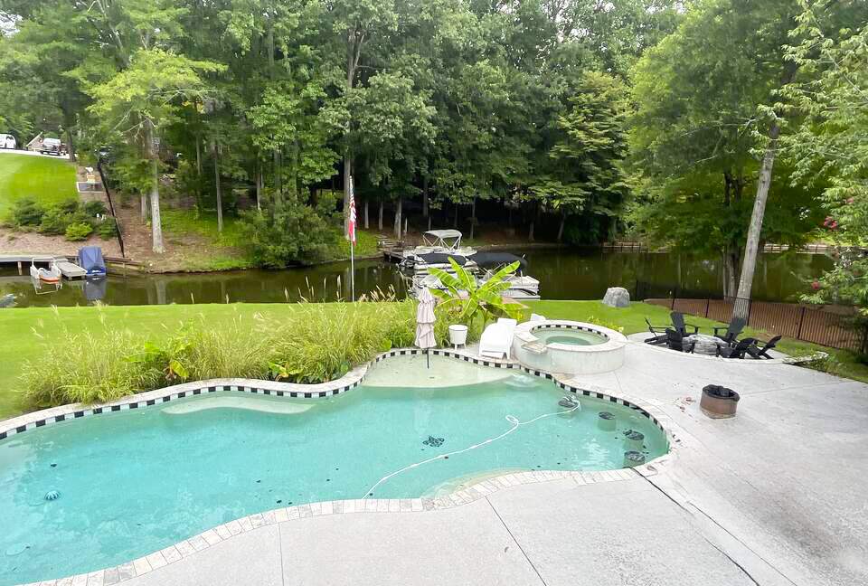 Lakeside Ranch Retreat at Lake Redwine - Newnan, Georgia