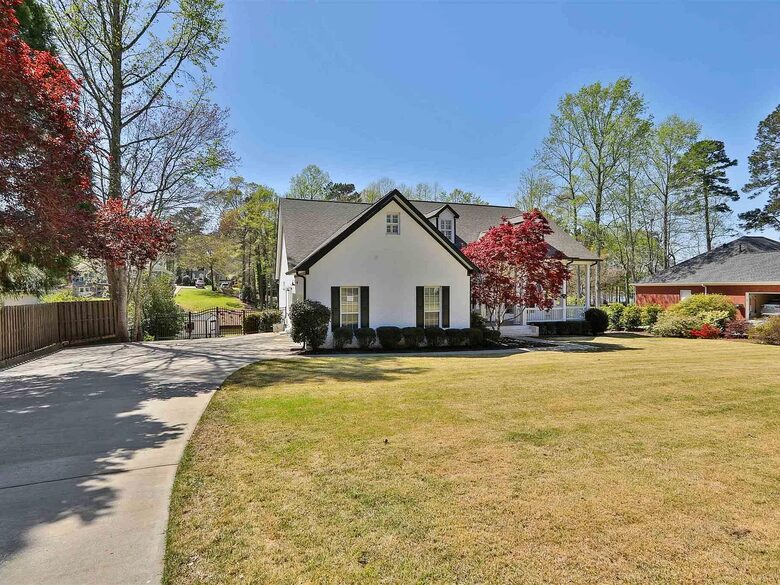 Lakeside Ranch Retreat at Lake Redwine - Newnan, Georgia