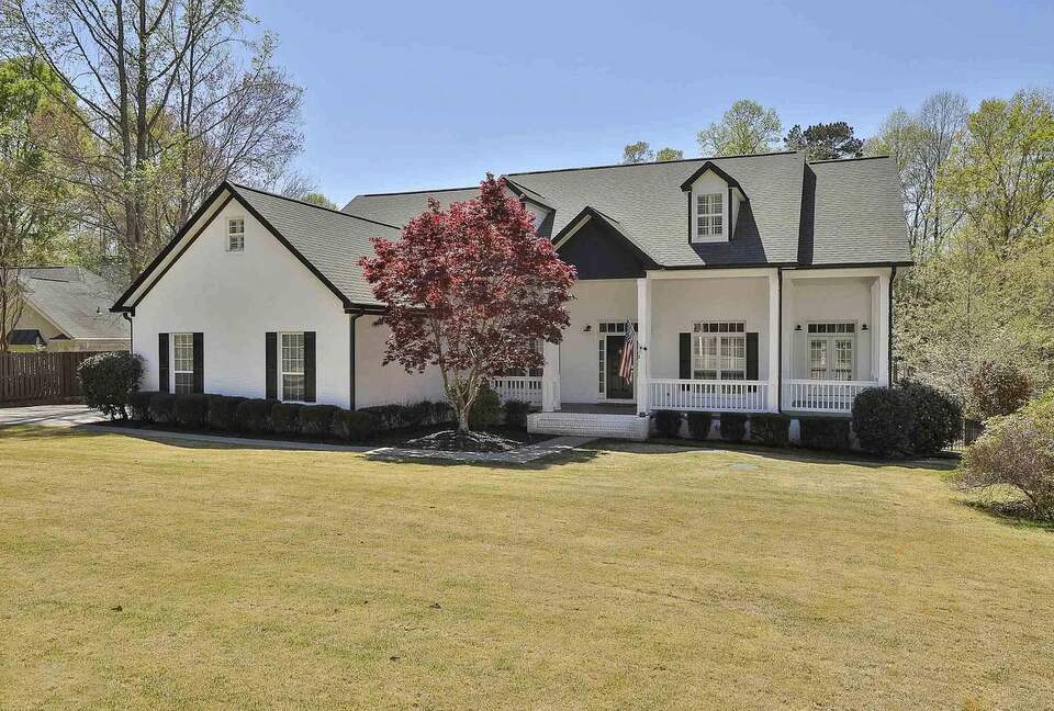 Lakeside Ranch Retreat at Lake Redwine - Newnan, Georgia