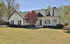 Lakeside Ranch Retreat at Lake Redwine - Newnan, Georgia