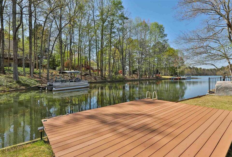 Lakeside Ranch Retreat at Lake Redwine - Newnan, Georgia