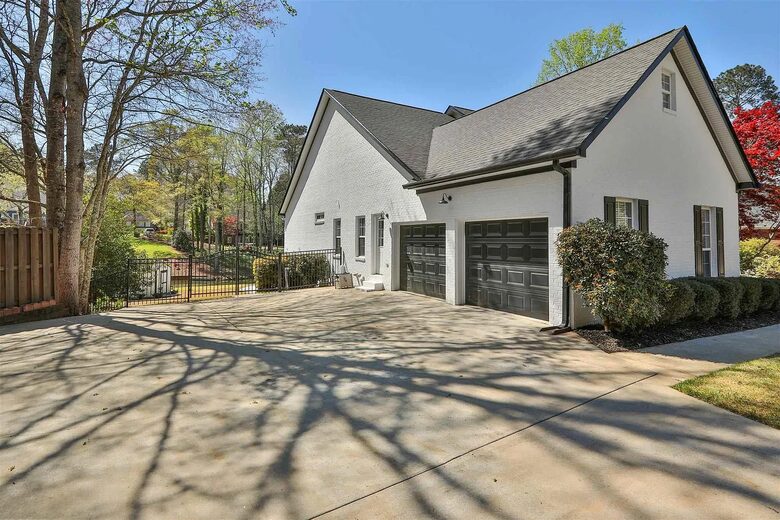 Lakeside Ranch Retreat at Lake Redwine - Newnan, Georgia