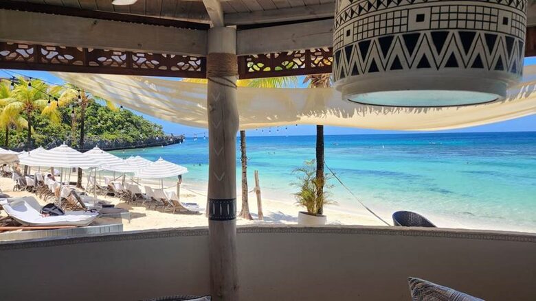 Western Caribbean | Roatan West Bay Beach Studio Residence - West Bay Beach, Honduras
