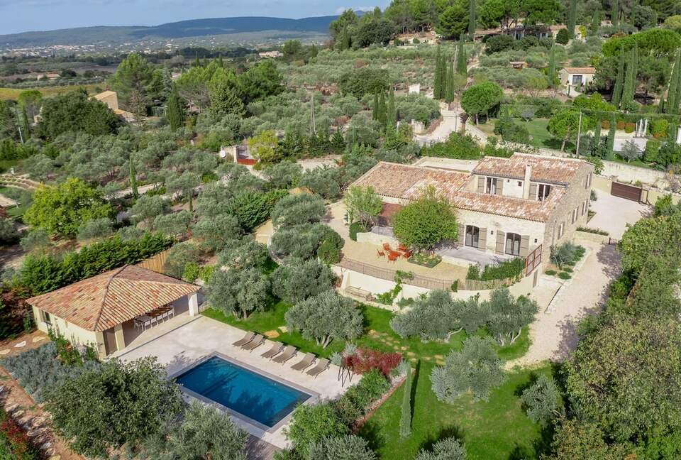 Exquisite Stone Villa Surrounded by Olive Groves in Gordes - Gordes, France