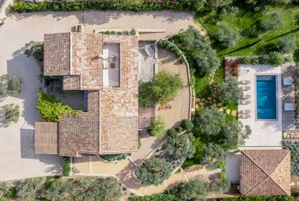 Exquisite Stone Villa Surrounded by Olive Groves in Gordes - Gordes, France