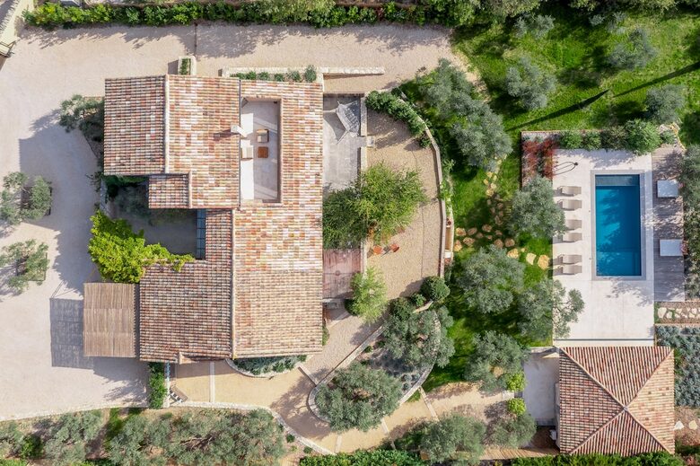 Exquisite Stone Villa Surrounded by Olive Groves in Gordes - Gordes, France