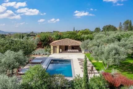 Exquisite Stone Villa Surrounded by Olive Groves in Gordes - Gordes, France