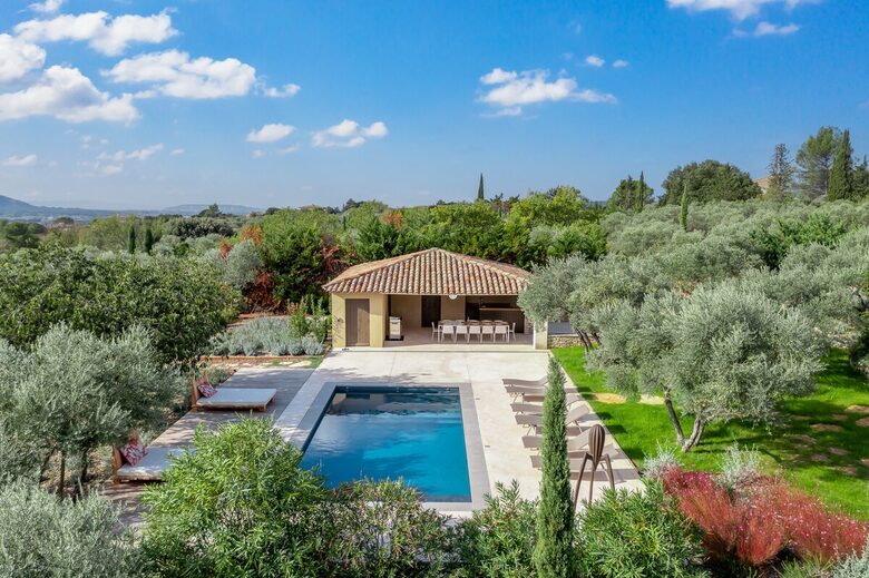 Exquisite Stone Villa Surrounded by Olive Groves in Gordes - Gordes, France