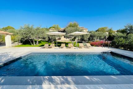 Exquisite Stone Villa Surrounded by Olive Groves in Gordes - Gordes, France