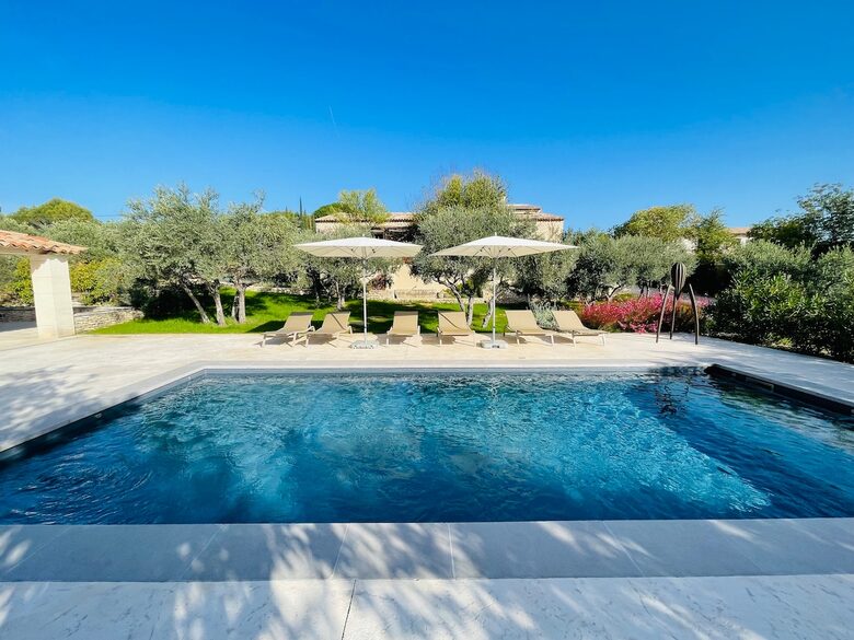 Exquisite Stone Villa Surrounded by Olive Groves in Gordes - Gordes, France