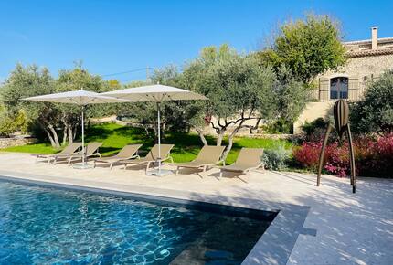 Exquisite Stone Villa Surrounded by Olive Groves in Gordes - Gordes, France