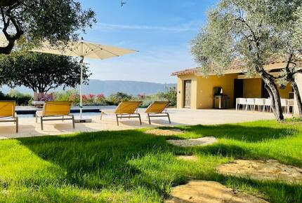 Exquisite Stone Villa Surrounded by Olive Groves in Gordes - Gordes, France