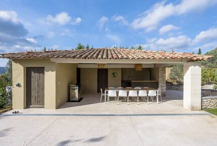 Exquisite Stone Villa Surrounded by Olive Groves in Gordes - Gordes, France