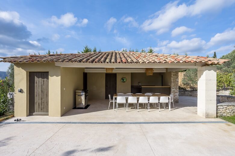 Exquisite Stone Villa Surrounded by Olive Groves in Gordes - Gordes, France