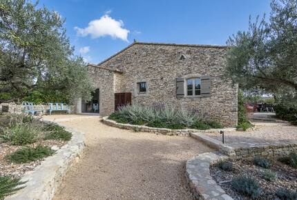 Exquisite Stone Villa Surrounded by Olive Groves in Gordes - Gordes, France