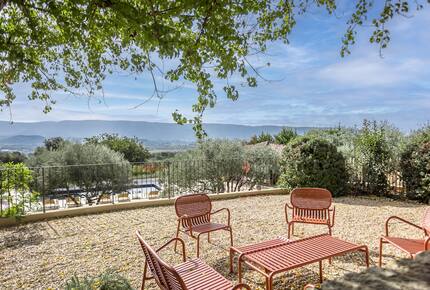 Exquisite Stone Villa Surrounded by Olive Groves in Gordes - Gordes, France