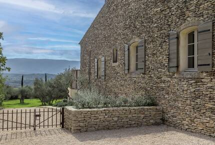 Exquisite Stone Villa Surrounded by Olive Groves in Gordes - Gordes, France