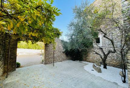 Exquisite Stone Villa Surrounded by Olive Groves in Gordes - Gordes, France