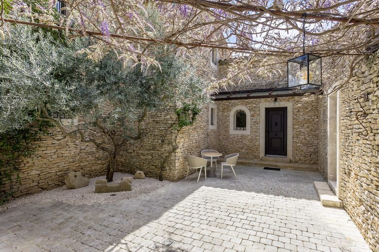 Exquisite Stone Villa Surrounded by Olive Groves in Gordes - Gordes, France
