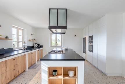 Exquisite Stone Villa Surrounded by Olive Groves in Gordes - Gordes, France