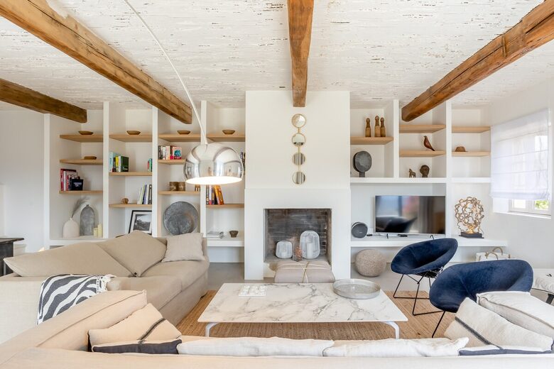 Exquisite Stone Villa Surrounded by Olive Groves in Gordes - Gordes, France