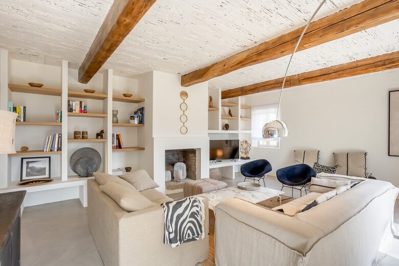 Exquisite Stone Villa Surrounded by Olive Groves in Gordes - Gordes, France