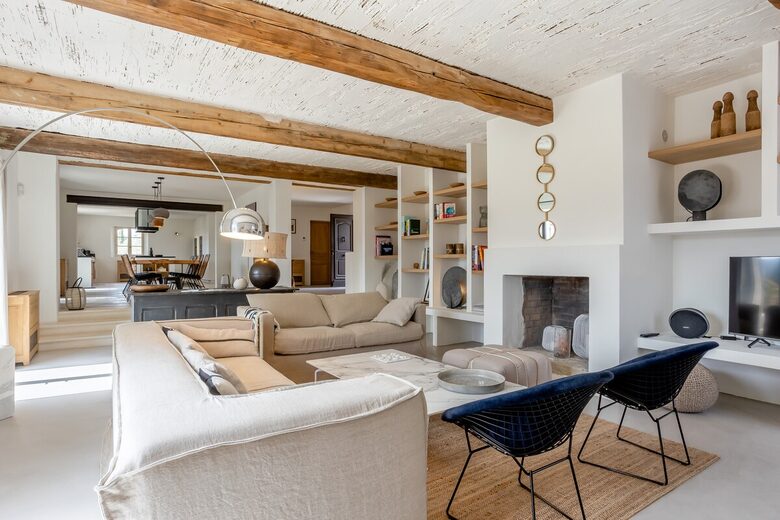 Exquisite Stone Villa Surrounded by Olive Groves in Gordes - Gordes, France