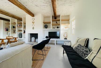 Exquisite Stone Villa Surrounded by Olive Groves in Gordes - Gordes, France