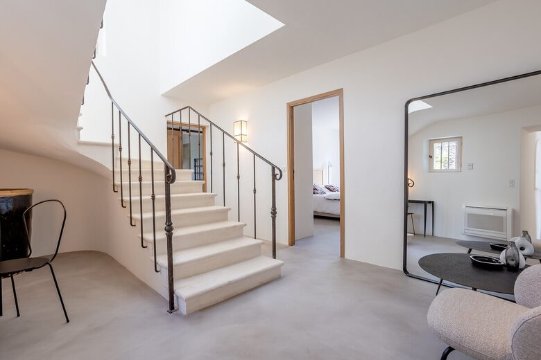 Exquisite Stone Villa Surrounded by Olive Groves in Gordes - Gordes, France