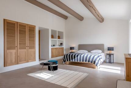 Exquisite Stone Villa Surrounded by Olive Groves in Gordes - Gordes, France