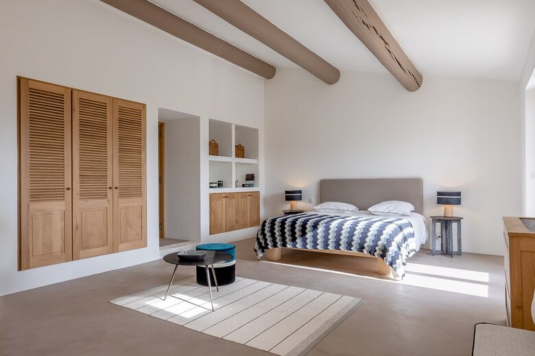 Exquisite Stone Villa Surrounded by Olive Groves in Gordes - Gordes, France