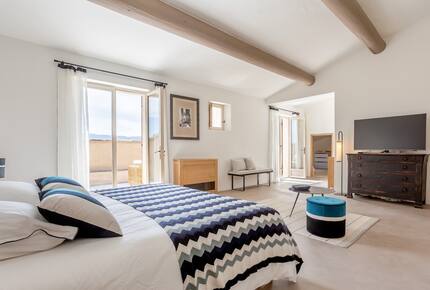 Exquisite Stone Villa Surrounded by Olive Groves in Gordes - Gordes, France