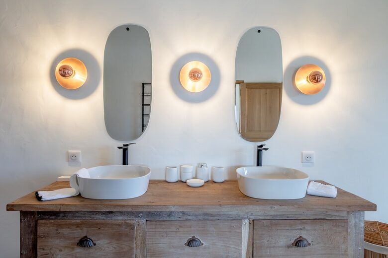 Exquisite Stone Villa Surrounded by Olive Groves in Gordes - Gordes, France