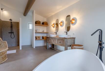 Exquisite Stone Villa Surrounded by Olive Groves in Gordes - Gordes, France