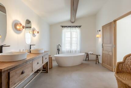 Exquisite Stone Villa Surrounded by Olive Groves in Gordes - Gordes, France