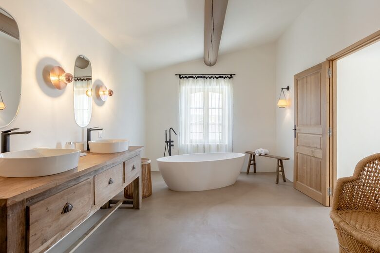 Exquisite Stone Villa Surrounded by Olive Groves in Gordes - Gordes, France