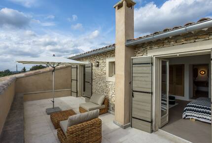 Exquisite Stone Villa Surrounded by Olive Groves in Gordes - Gordes, France