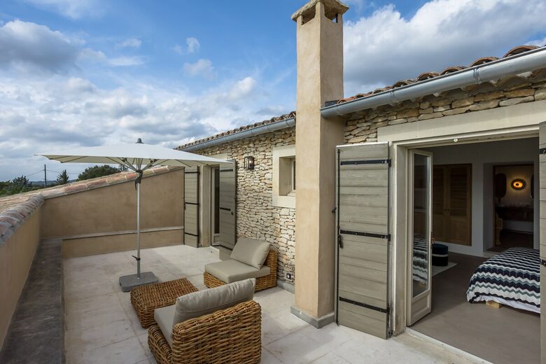 Exquisite Stone Villa Surrounded by Olive Groves in Gordes - Gordes, France