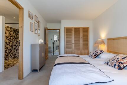 Exquisite Stone Villa Surrounded by Olive Groves in Gordes - Gordes, France