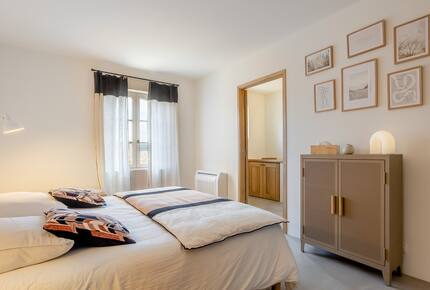 Exquisite Stone Villa Surrounded by Olive Groves in Gordes - Gordes, France