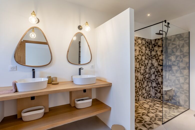 Exquisite Stone Villa Surrounded by Olive Groves in Gordes - Gordes, France