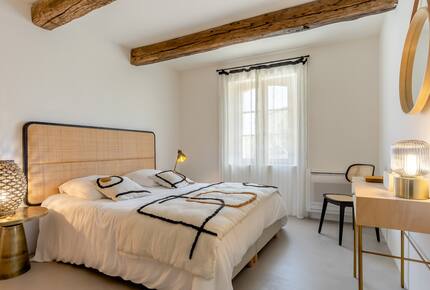 Exquisite Stone Villa Surrounded by Olive Groves in Gordes - Gordes, France