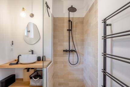 Exquisite Stone Villa Surrounded by Olive Groves in Gordes - Gordes, France