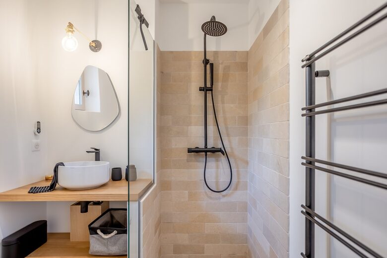 Exquisite Stone Villa Surrounded by Olive Groves in Gordes - Gordes, France