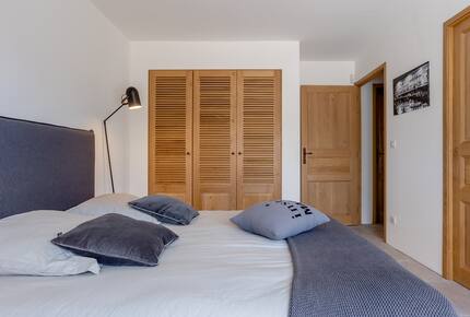 Exquisite Stone Villa Surrounded by Olive Groves in Gordes - Gordes, France