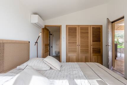 Exquisite Stone Villa Surrounded by Olive Groves in Gordes - Gordes, France