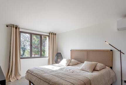 Exquisite Stone Villa Surrounded by Olive Groves in Gordes - Gordes, France