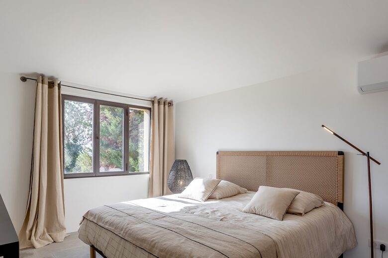 Exquisite Stone Villa Surrounded by Olive Groves in Gordes - Gordes, France